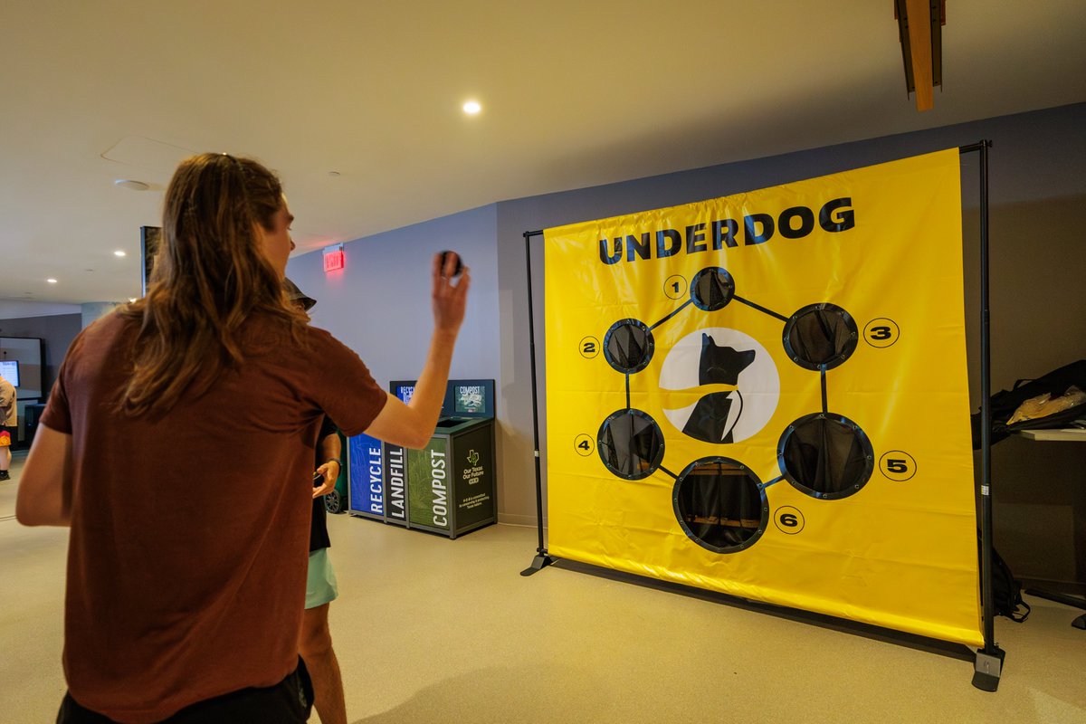 It's all fun and games at the <a href="/Underdog/">Underdog</a> booth here at the Moody Center 🙌 

Check them out on the concourse and you could win yourself some awesome prizes!

#BLASTtvMAJOR