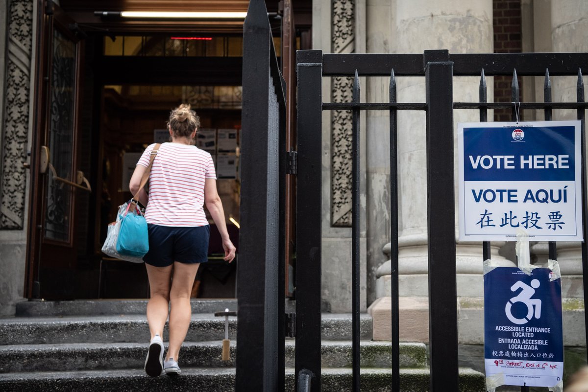 It's your last weekend to vote early for the June primary!

Remember that your early voting site may be different from your Election Day poll site, so check before you go.

Find more information: nycvotes.org/how-to-vote/ea…