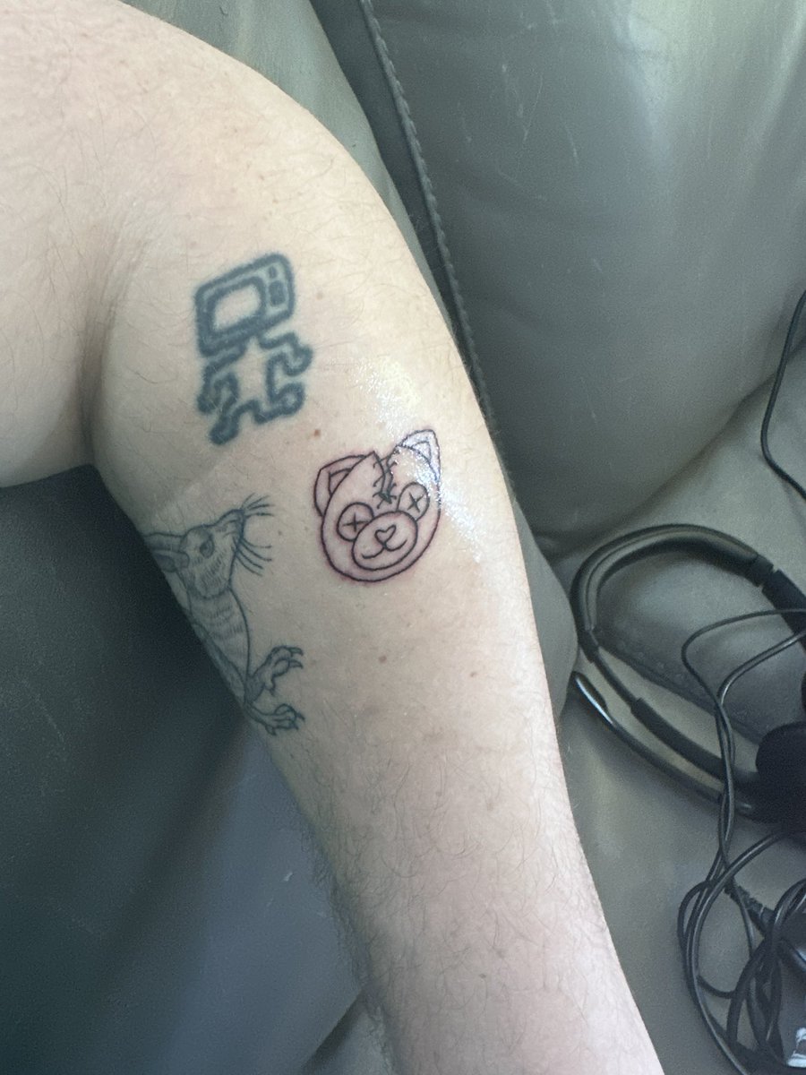 We got the ‘free hugs’ tour tat now &gt;:-)