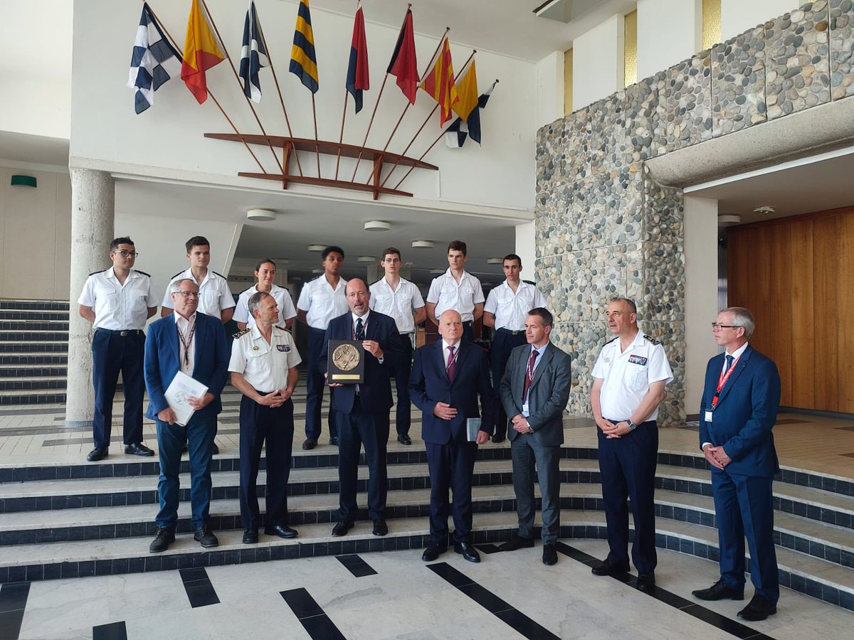LGiscardEstaing's tweet image. Magnifique #Congrès @ASSVILLES à #EcoleNavale  #Brest  accueilli par le VAE #JFQuerat #PréfetMaritime  à L’IleLongue pour la visite d’un  #SNLE. Éclatante illustration de la vitalité des relations entre nos #Collectivités et la @MarineNationale
