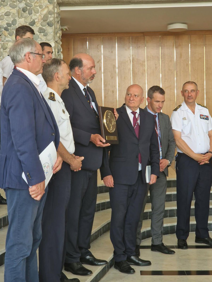 LGiscardEstaing's tweet image. Magnifique #Congrès @ASSVILLES à #EcoleNavale  #Brest  accueilli par le VAE #JFQuerat #PréfetMaritime  à L’IleLongue pour la visite d’un  #SNLE. Éclatante illustration de la vitalité des relations entre nos #Collectivités et la @MarineNationale