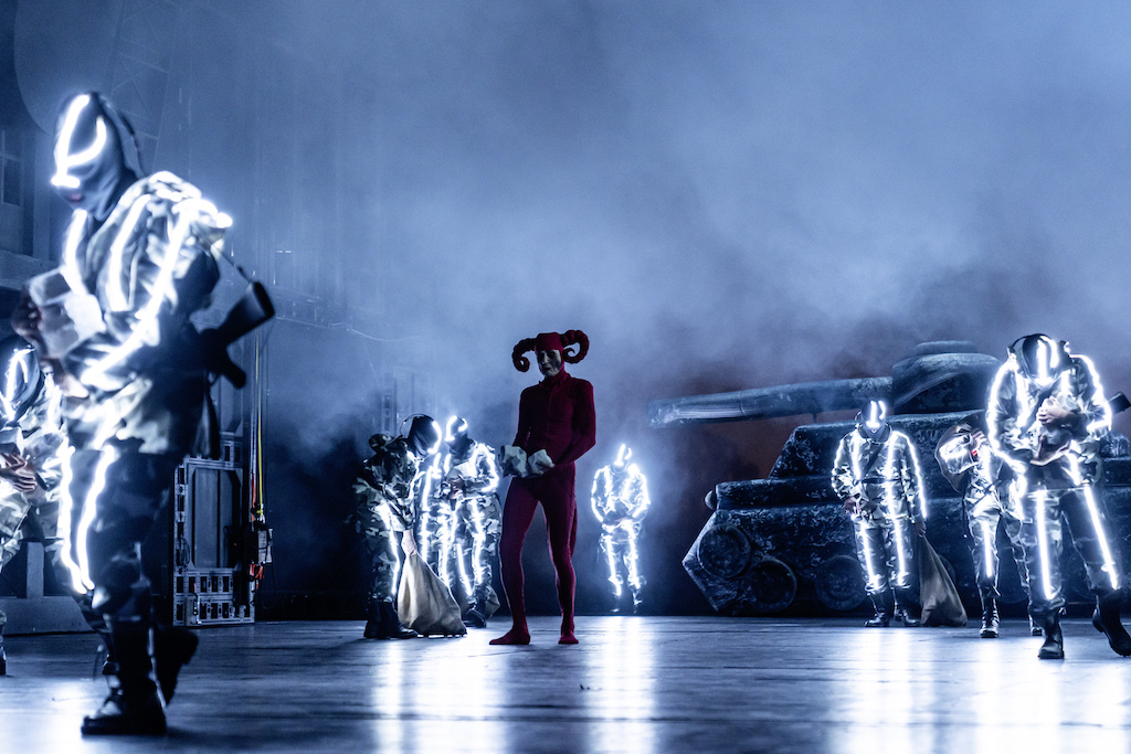 Hélène Kuttner (@helenekuttner) on Twitter photo « L’histoire du soldat », la guerre ré-enchantée par le cirque, le conte de Stravinsky et Ramuz mis en scène par Karelle Prugnaud <a href="/theatrechatelet/">Théâtre du Châtelet</a> , ma critique à lire artistikrezo.com/spectacle/lhis… « L’histoire du soldat », la guerre ré-enchantée par le cirque, le conte de Stravinsky et Ramuz mis en scène par Karelle Prugnaud <a href="/theatrechatelet/">Théâtre du Châtelet</a> , ma critique à lire artistikrezo.com/spectacle/lhis…