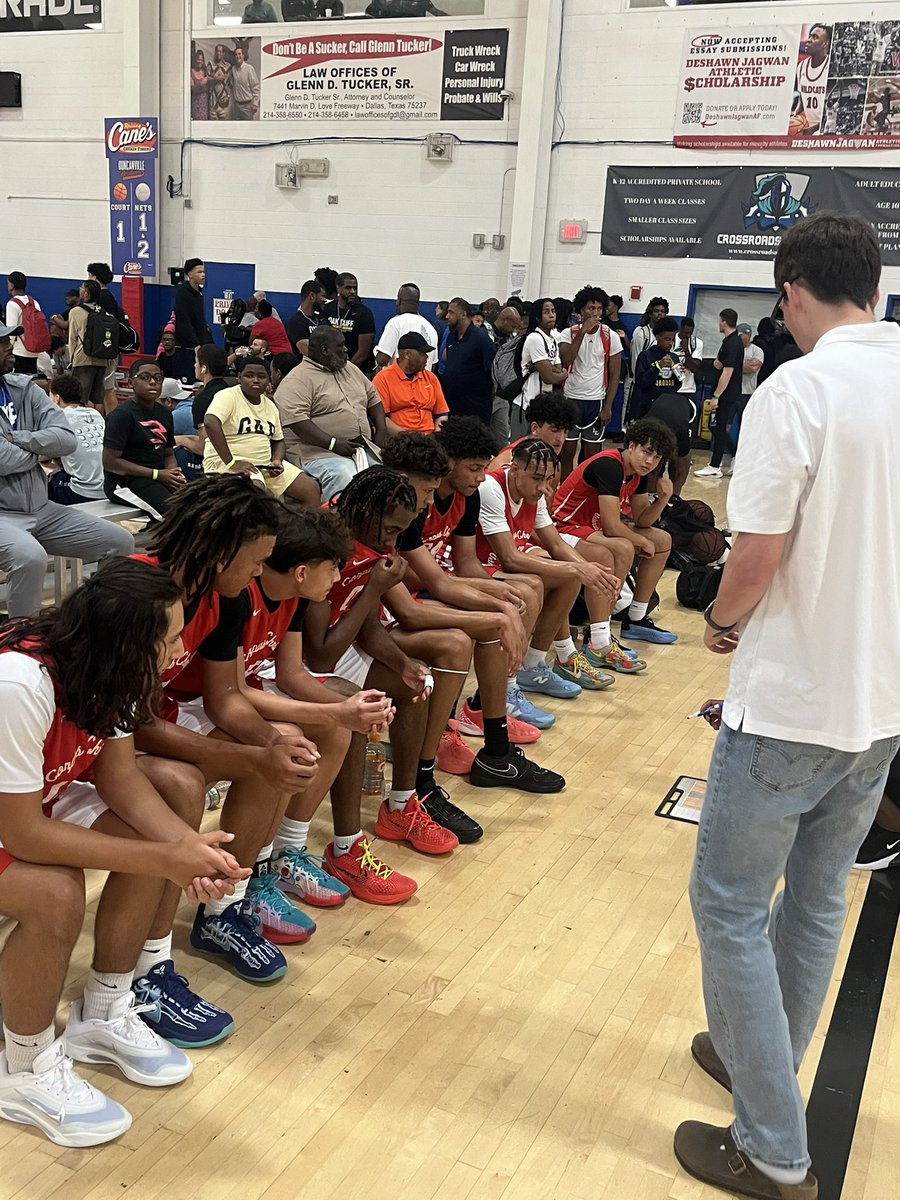 Jewlz💎 (@jewlzonthemic) on Twitter photo 🚨#TABC SHOWCASE🚨
Competitive game between <a href="/VMHSBasketball/">VMHS Boys Basketball</a> & <a href="/SummerCreekBas1/">Summer Creek BasketBall</a>
-<a href="/Billy_White_III/">Billy “Blanco” White III</a> & <a href="/Moore0117/">Jeremiah Moore</a> shooting the lights out.
-<a href="/wakeemupdee_/">Daniel Clark</a> came off the bench with good buckets and energy.
-Summer Creek is sending two defenders to the PG and causing turnovers. 🚨#TABC SHOWCASE🚨
Competitive game between <a href="/VMHSBasketball/">VMHS Boys Basketball</a> & <a href="/SummerCreekBas1/">Summer Creek BasketBall</a>
-<a href="/Billy_White_III/">Billy “Blanco” White III</a> & <a href="/Moore0117/">Jeremiah Moore</a> shooting the lights out.
-<a href="/wakeemupdee_/">Daniel Clark</a> came off the bench with good buckets and energy.
-Summer Creek is sending two defenders to the PG and causing turnovers.