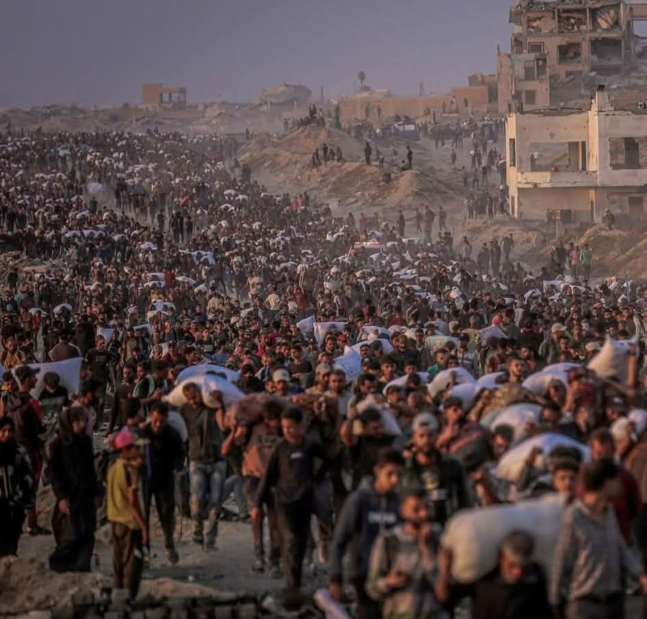 اللهمَّ جوع من حاصرهم 
#GazaHolocaust 
 #غزه_تموت_جوعاً