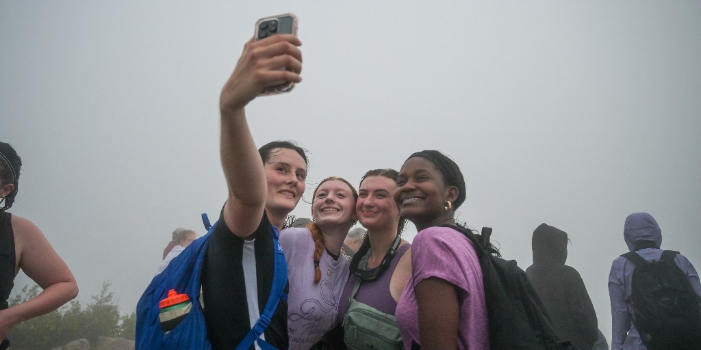 jacksonlab's tweet image. On the summer solstice, the day with the most light, JAX Alzheimer’s disease research teams and other volunteers honored the @alzassociation’s #TheLongestDay and fought the darkness of Alzheimer’s and other dementias. 💜 #ENDALZ