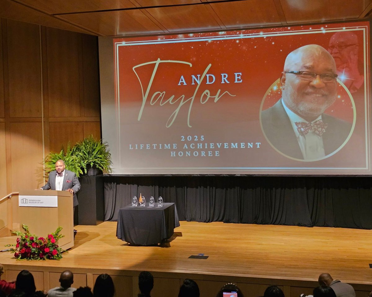 UAAlumniAssoc's tweet image. Last weekend, The Malone Society (a chapter of the National Alumni Association) hosted the 3rd Annual Malone Awards, a signature celebration recognizing Black excellence, leadership and impact. Congrats to this year's award recipients! 🥂🏆