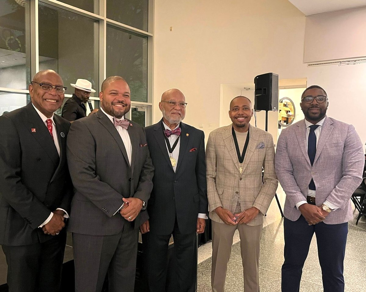 UAAlumniAssoc's tweet image. Last weekend, The Malone Society (a chapter of the National Alumni Association) hosted the 3rd Annual Malone Awards, a signature celebration recognizing Black excellence, leadership and impact. Congrats to this year's award recipients! 🥂🏆