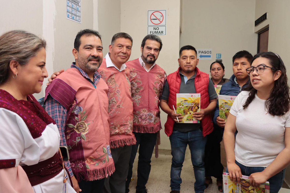 icheja_chiapas's tweet photo. La entrega de becas Rosario Castellanos en Zinacantán es un acto de justicia social para nuestros pueblos originarios.
Reafirmamos el compromiso de llevar educación a quienes más lo necesitan.
#ICHEJA #ChiapasPuede #BecasRosarioCastellanos #EducaciónParaTodos https://t.co/auKX2IAAZX