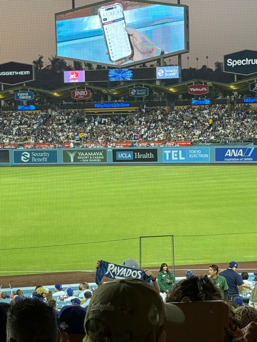 angalvan97's tweet photo. Rayados presentes en LA #rayados #MonterreyAnteElMundo #DodgersStadium #FIFACWC https://t.co/n2TYxAEAla
