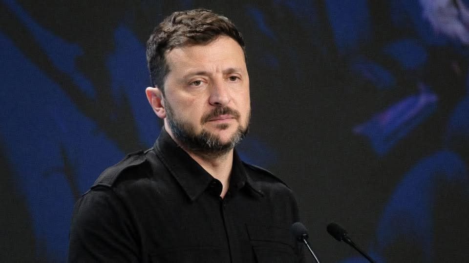 "I don't like my picture in your offices, I'm not God, nor a saint to be blessed.
I'm just a paid employee serving the public."
"Please put up the picture of the children,
before you decide on something, you need to see their faces first." The President of Ukraine said