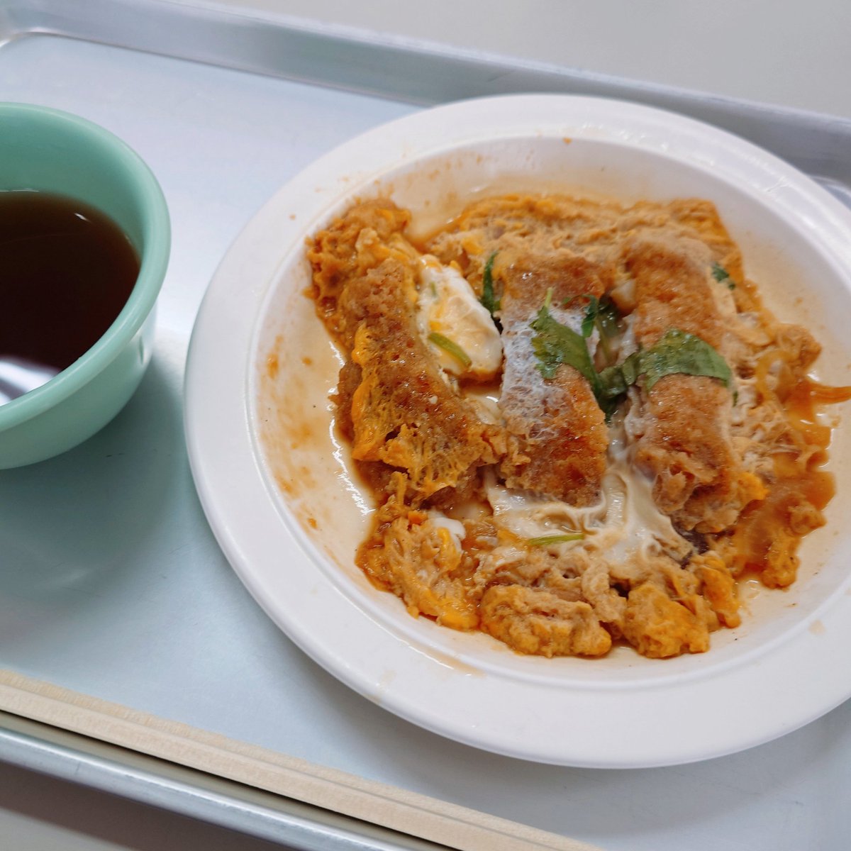 おでんもブロッコリーの小鉢も売り切れてたので妥協のかつとじ。
久しぶりの学食でした～！