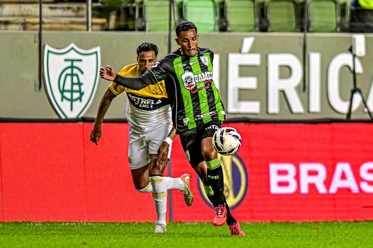 Fim de jogo e tudo igual no placar aqui na Arena Indepa. O gol do Coelhão foi marcado por Miguelito. 

📸: Mourão Panda