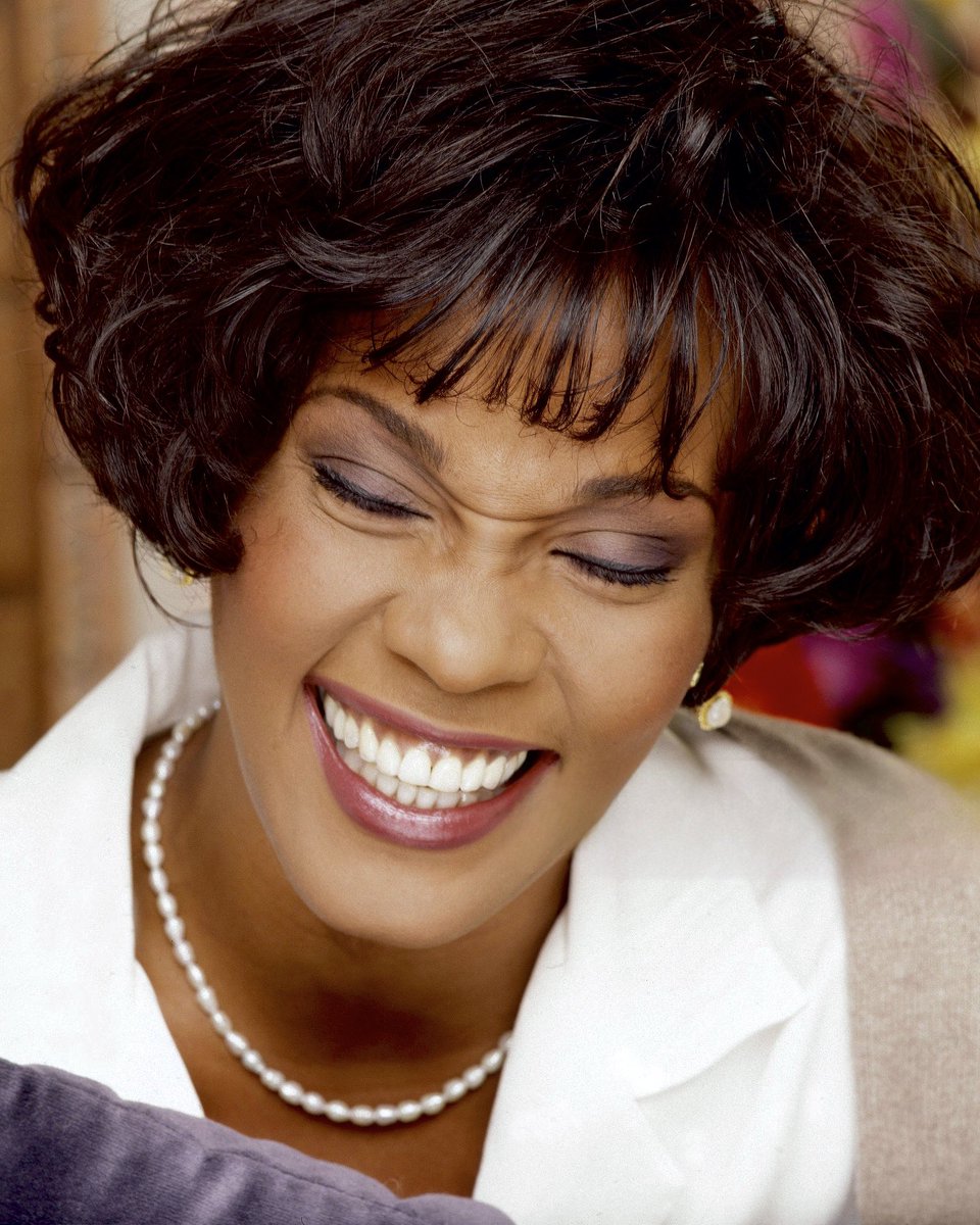 lpbernardo_'s tweet image. Whitney Houston, The Voice, 1992 🤎