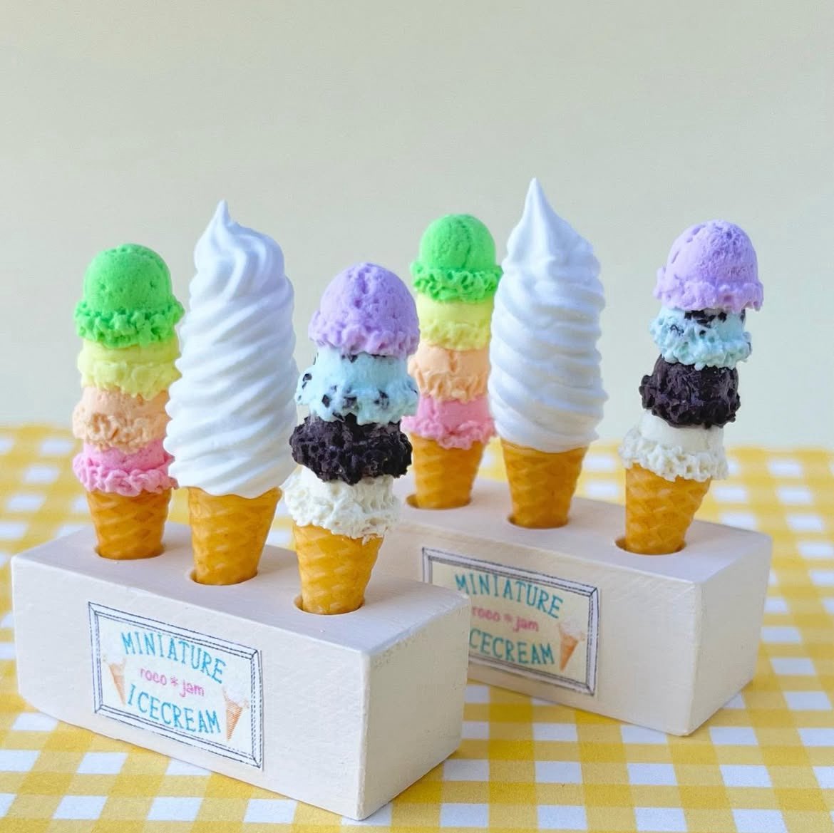 roco_jam424's tweet photo. レジンと粘土で小さい物作ってます🍦

 #作品を載せて自分の作品を知ってもらおう https://t.co/sKaZCDy1xn