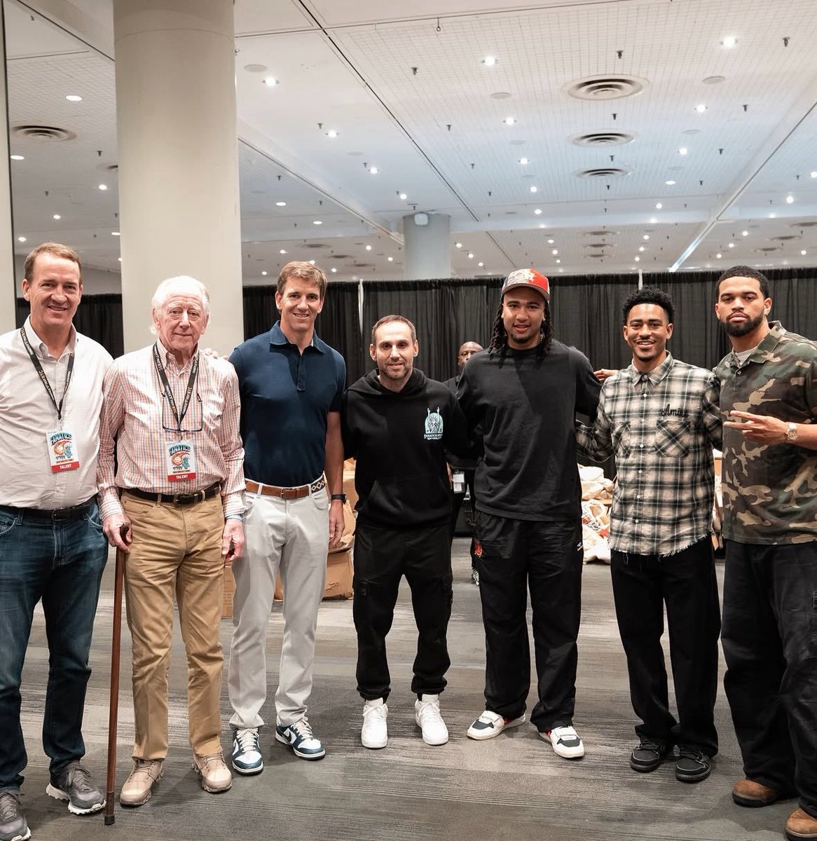 CalebFC18's tweet photo. LEGENDARY PICTURE 

(From left to right: Peyton Manning, Archie Manning, Eli Manning, Michael Rubin, CJ Stroud, Bryce Young, Caleb Williams) https://t.co/yFna96TLZx