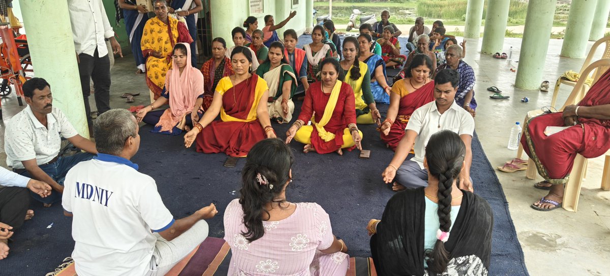 nandamonalipsa's tweet photo. Yoga for self, yoga for society, yoga for sustainability.#happyInternationalYogaDay
#2025@MendrajpurAAM https://t.co/hYmjEWrKRO