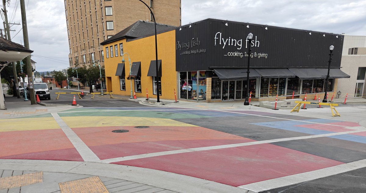 It's nice to see that the intersections in Nanaimo are gay.
