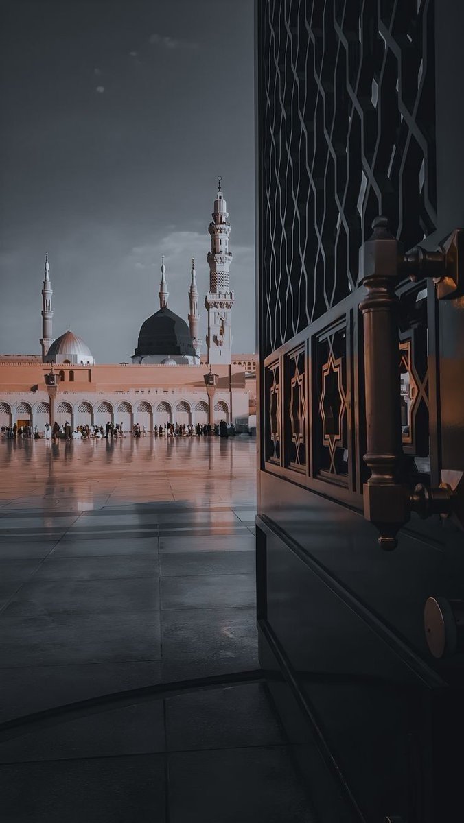 #Assalamu_Alaikum_____

जाते नबी बुलंद है जाते खुदा के बाद
उमर अली हुसैन मैं सबको मानता हूं
मगर मेरे "मोहम्मद" मुस्तफा के बाद

#Subah_ba_khair___🥀