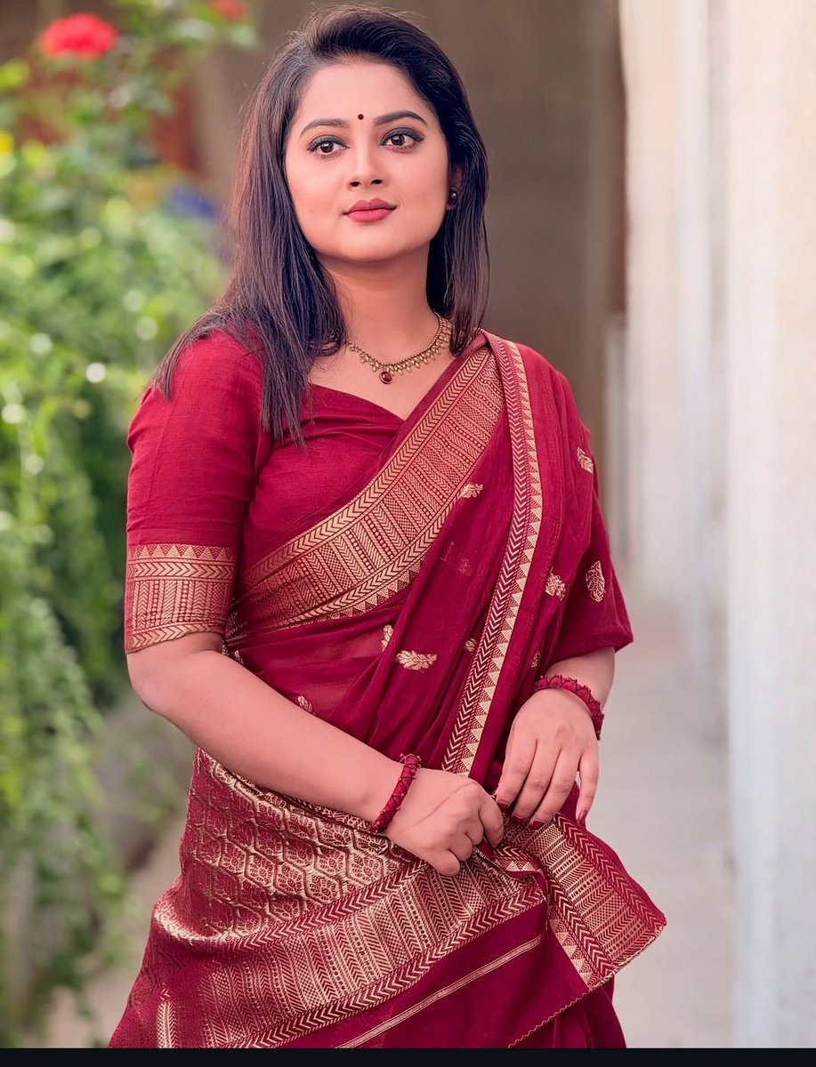 drsanika0's tweet image. पाया तो तुझे बूंद सा भी नहीं,
और खोने का डर समंदर सा है।