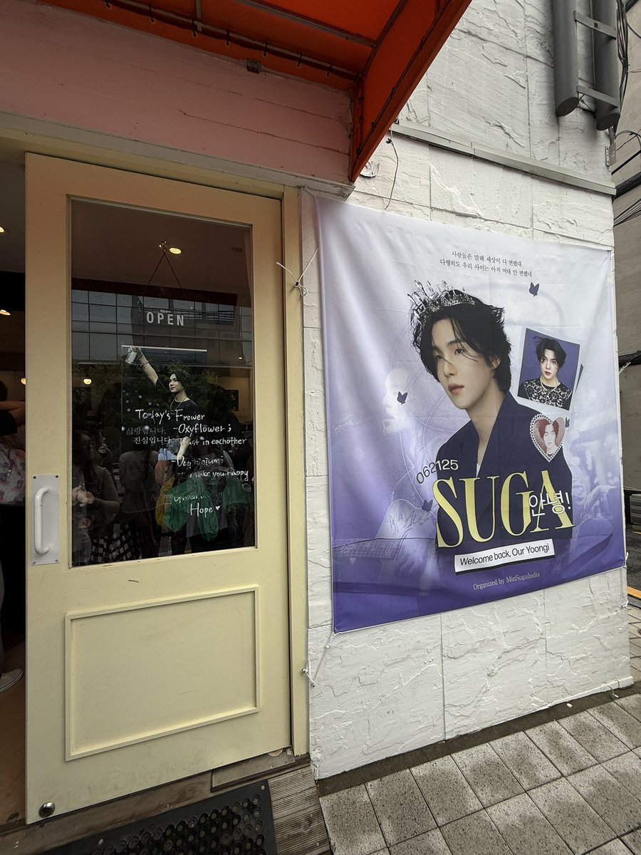 TashiiRose_'s tweet photo. ARMY has shown up and showed out for our SUGA and you can see how happy army is that our 7 are finally back! So many installations, banners and activities happening!! 

#SUGAisBACK 
#WelcomeHomeSUGA 
#our7ishome 
#YoongiHomecoming https://t.co/sh0Wysp9lh