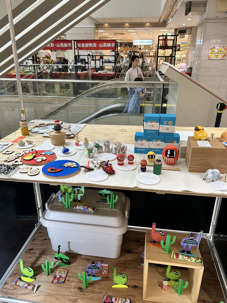 無印良品京都山科のつながる市に出店中です。
へのへのこけしのワークショップやってます。18時まで