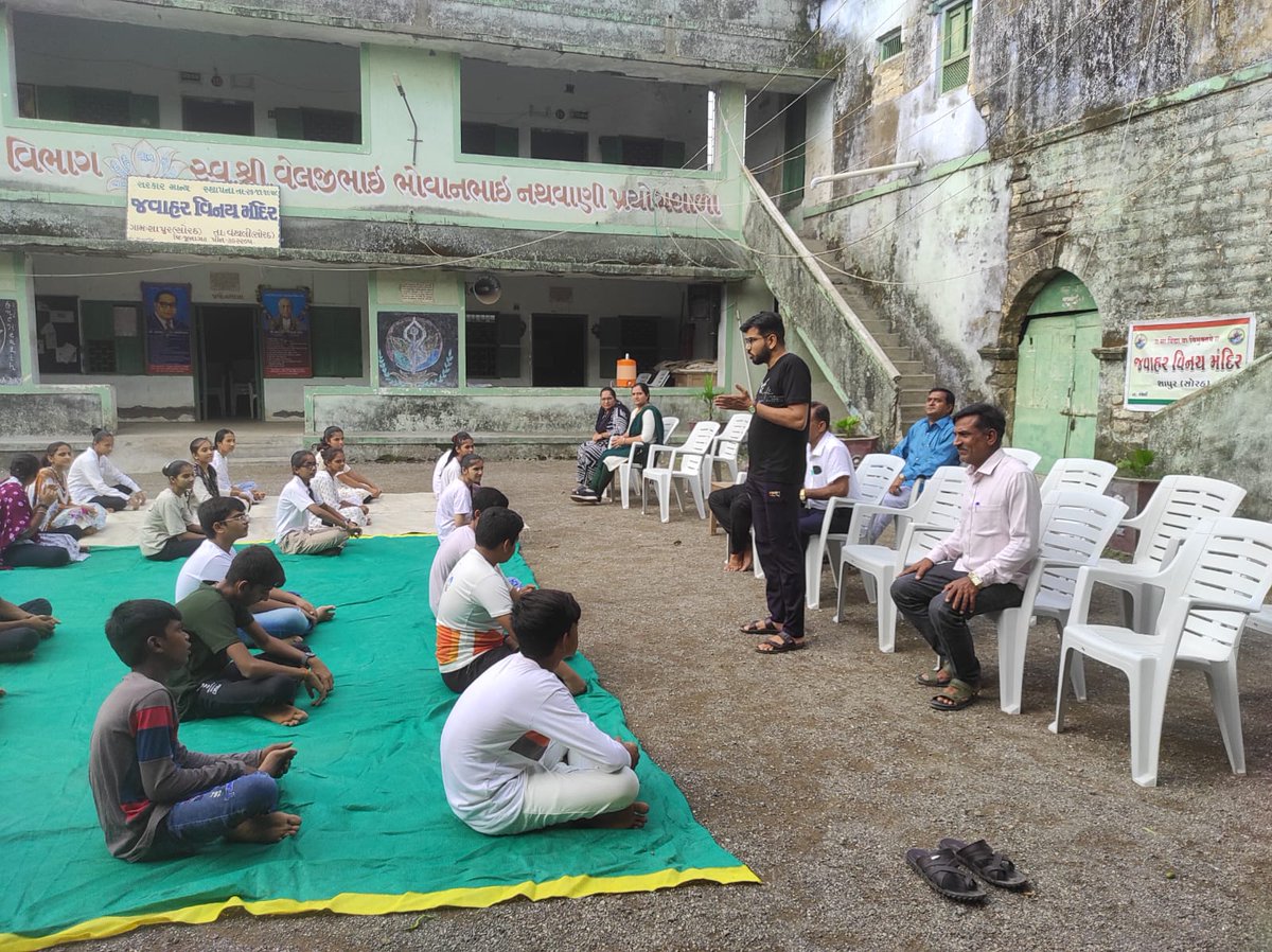 AAMSHAPUR1's tweet photo. આંતરરાષ્ટ્રીય યોગ દિવસ ઊજવણી આયુષ્માન આરોગ્ય મંદીર શાપુર 1 https://t.co/09ZeixTps1