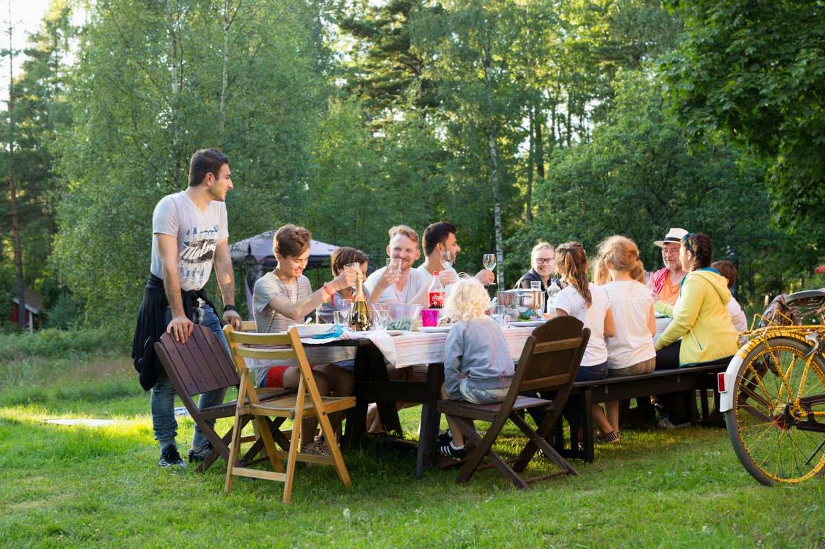 This weekend, the Finns celebrate Midsummer – or Juhannus! 🌿 Midsummer is one of the most beloved holidays in Finland. Tied to the summer solstice, it marks the longest day of the year and the official start of summer.  ☀️
📸: Katri Lehtola/Kuvatoimisto Keksi/Finland Image Bank