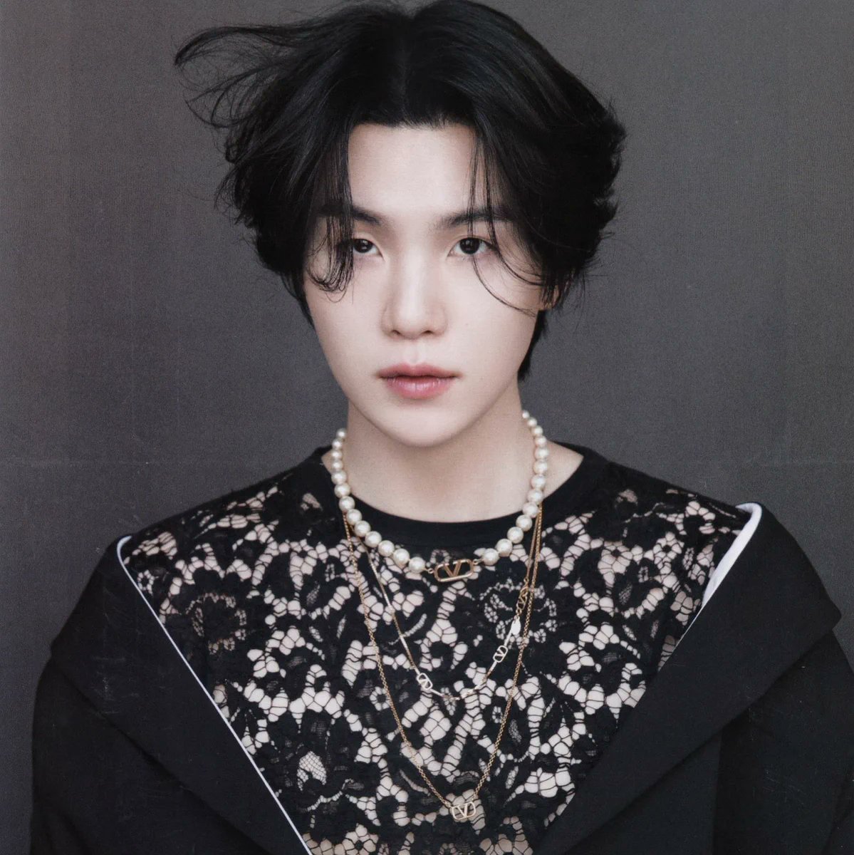 WORLDMUSICAWARD's tweet photo. #SUGA IS HOME!💪🪖🏠🔙🥳🎉👑💜
#MinYoongi, the last member of #BTS at the military, has been officially discharged. While he did not greet the press outside his military base, he made the following announcement on Weverse:

"Hello everyone, it's good to see you. This is SUGA.  
It's been about two years. How have you all been?  
As of today, I’ve been officially discharged, and I’m greeting you all after a long time.  It’s a day I’ve been waiting for, and because it’s been so long, I thought a lot about how I should greet you. More than anything, the first thing I want to say is a heartfelt thank you to the fans who waited for me all this time. I truly missed you.  

Over these past two years, I think I’ve had time to reflect on myself.  Especially, I felt the need to step away from what I’ve been doing for so long, even if just by a little, and see things from a step back.  I had been running forward without looking back, and through this time, I was able to reflect on myself again.  To ARMY, thank you — truly, thank you for waiting.  Also, I’m sorry for the disappointment and concern I caused due to what happened last year.  What hurt the most was the thought that I may have hurt your hearts.  And I was also sorry to the members, who may have carried a heavy heart because of me in their own positions.  Going forward, I’ll work even harder to repay the love you’ve given me.  I love you. I’ll make sure to update you from time to time..."

#WelcomeHomeSUGA 
#WeLoveYouSuga
#NOAPOLOGYNEEDED 
#BTSIS7 
#BTSSUGA 
#ARMYWILLNEVERLEAVE