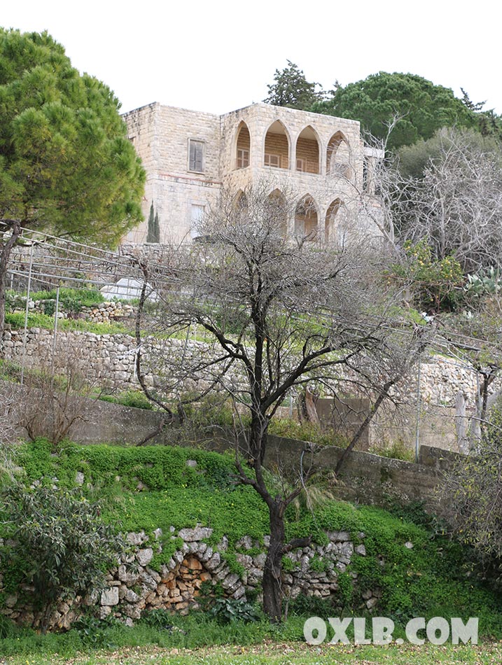 Look at these beautiful stones we use to build houses in Habil. The amazing third image shows an old arcade at the bottom, and how in a more modern house, the owner replicated the same shape of arcade as the now-ruined old house. lebanonart.com

#wearerlebanon
