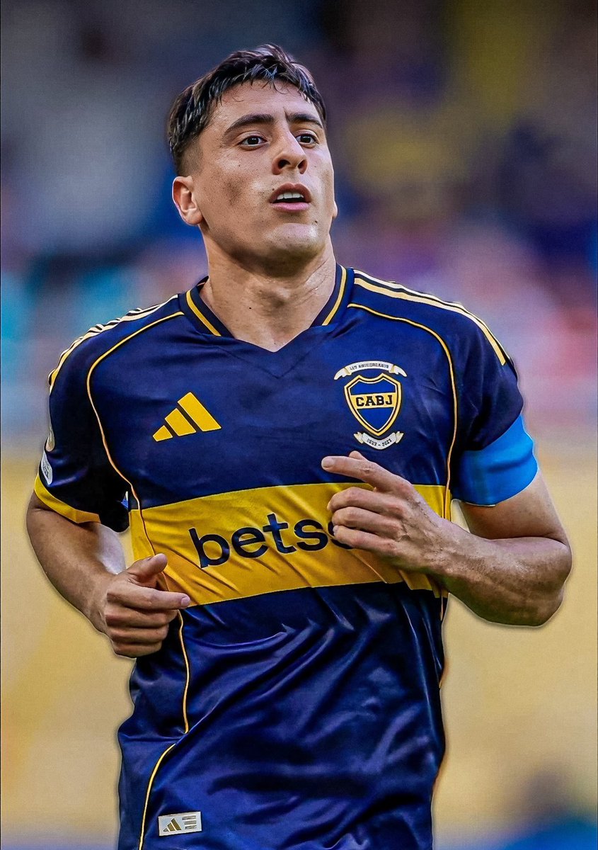 ¿Qué decir de este hombre no? Merentiel desde que llegó al club entendió a la perfección lo que es Boca. Le respondió al hincha con goles y entrega, no podemos pedir mas nada. Una BESTIA con todas las letras. Quédate a vivir.