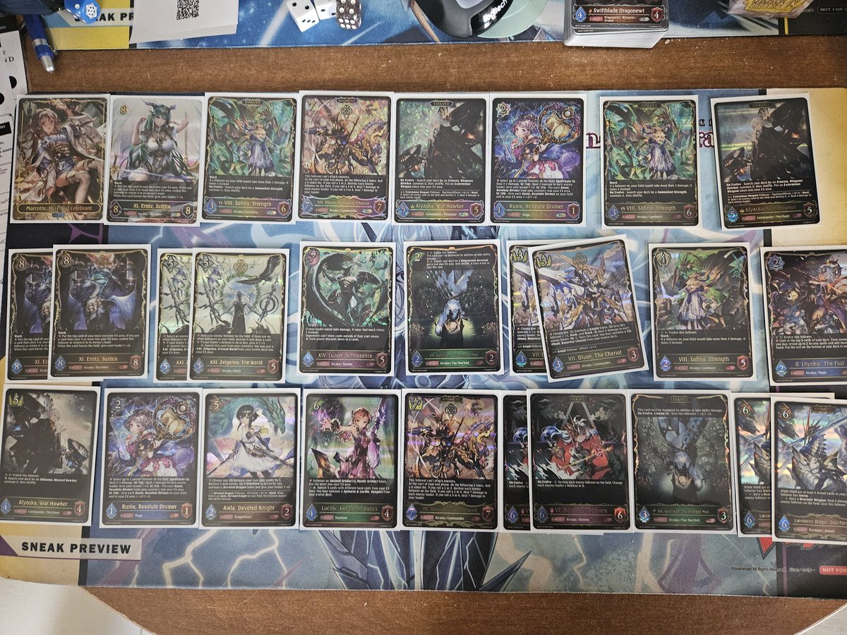Shadowverse evolve set 10 God's of the Arcana dropped today and I had to get my hands on some boxes, got 5 to open and actually got a leader out of them. I'm not sure how many people play this game but I am a huge fan
#shadowverseevolve