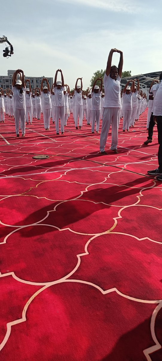 At Madurai, Velammal Group, Hon'ble Governor leads the international yoga day with 10000 students