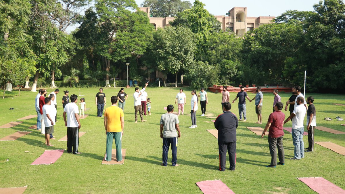 FCI_IFS's tweet photo. शारीरिक तन्दरुस्ती, मानसिक शान्ति और भावनात्मक सन्तुष्टि के लिए 'एक पृथ्वी, एक स्वास्थ्य ' के संदेश के साथ खाद्य सुरक्षा संस्थान, गुरुग्राम में आज दिनांक 21 जून 2025 को 11वां अंतर्राष्ट्रीय योग दिवस धूमधाम से मनाया गया। @FCI_India #InternationalYogaDay #OneEarthOneHealth https://t.co/VnTsS3E71o