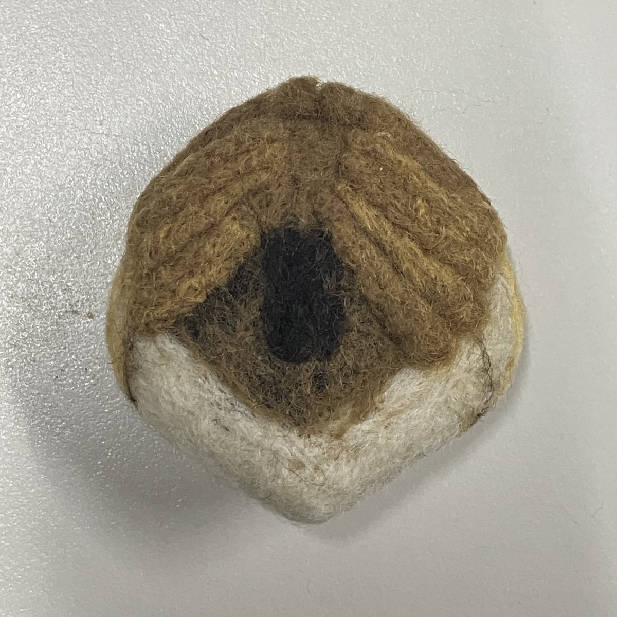events_rabbit's tweet photo. 羊毛フェルトでオオトリノフンダマシ作った https://t.co/6ITWSXnQyr