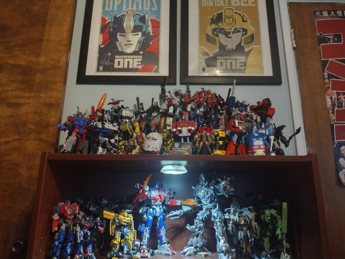 0rioncosmic's tweet image. I present y'all, my transformers collection
#Transformers