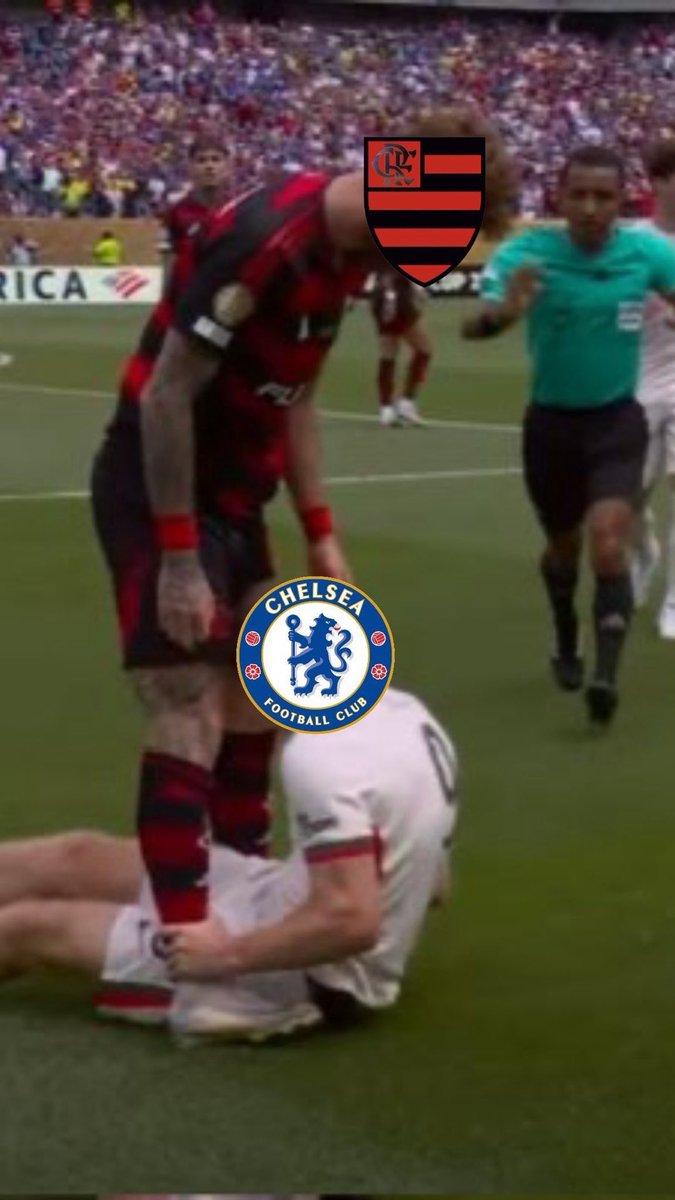 The ref had to step in just in time to save Delap. 😭