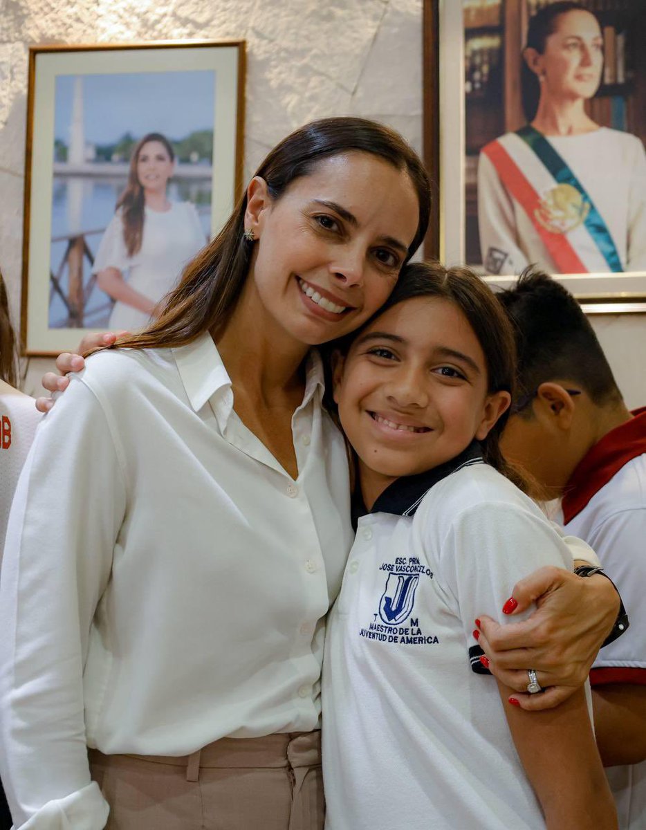 Medios Primer Mestizaje (@mmestizaje) on Twitter photo CONVIVE ANA PATY PERALTA CON GANADORES DE “XVII CABILDO INFANTIL POR UN DÍA” 2025
La Presidenta Municipal, <a href="/anapatyp/">Ana Patricia Peralta</a> , convivió con los integrantes, propietarios y suplentes de diferentes cargos del “XVIII Cabildo Infantil por un día” 2025, a quienes reconoció la importancia de CONVIVE ANA PATY PERALTA CON GANADORES DE “XVII CABILDO INFANTIL POR UN DÍA” 2025
La Presidenta Municipal, <a href="/anapatyp/">Ana Patricia Peralta</a> , convivió con los integrantes, propietarios y suplentes de diferentes cargos del “XVIII Cabildo Infantil por un día” 2025, a quienes reconoció la importancia de
