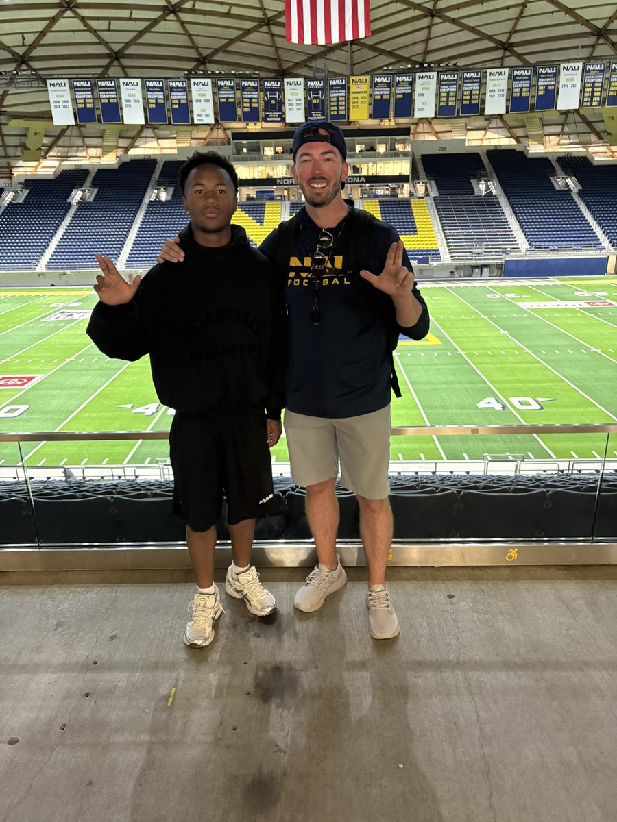 RJGory3's tweet image. After a great conversation with @JDiMinno and @stephaunpeters , I am beyond blessed and highly favored to have received a offer from @NAU_Football, Go Jacks!🪓