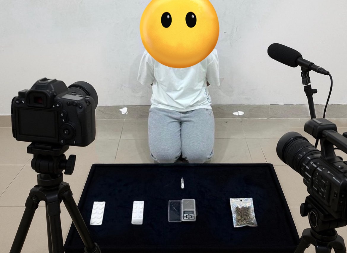 نعبر عن استيائنا من قيام السلطات في الكويت بالتشهير بالفنانة #شجون_الهاجري رغم أن القضية تتعلق بالتعاطي وليس الاتجار. فقد ضُبطت بحوزتها مواد مخدرة لغرض التعاطي فقط، والتعاطي حالة مرضية تستوجب العلاج لا التشهير. ما حدث يُعد انتهاكًا لخصوصيتها وإساءة لها كإنسانة قبل أن تكون فنانة