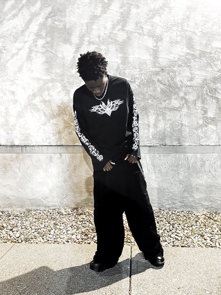 morechaotic's tweet image. no stylist