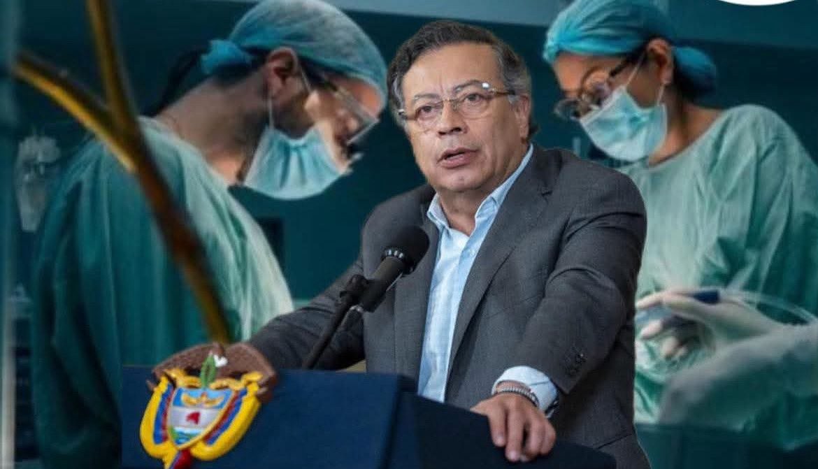 EltrinoCo's tweet image. 🚨 #ATENCIÓN | ¡Petro rompe las cadenas del privilegio en la educación médica! 👨⚕️📚
El presidente @PetroGustavo ordena crear una red de facultades públicas de ciencias de la salud en todo el país, para que quien quiera estudiar medicina, lo pueda hacer sin que el dinero sea un…