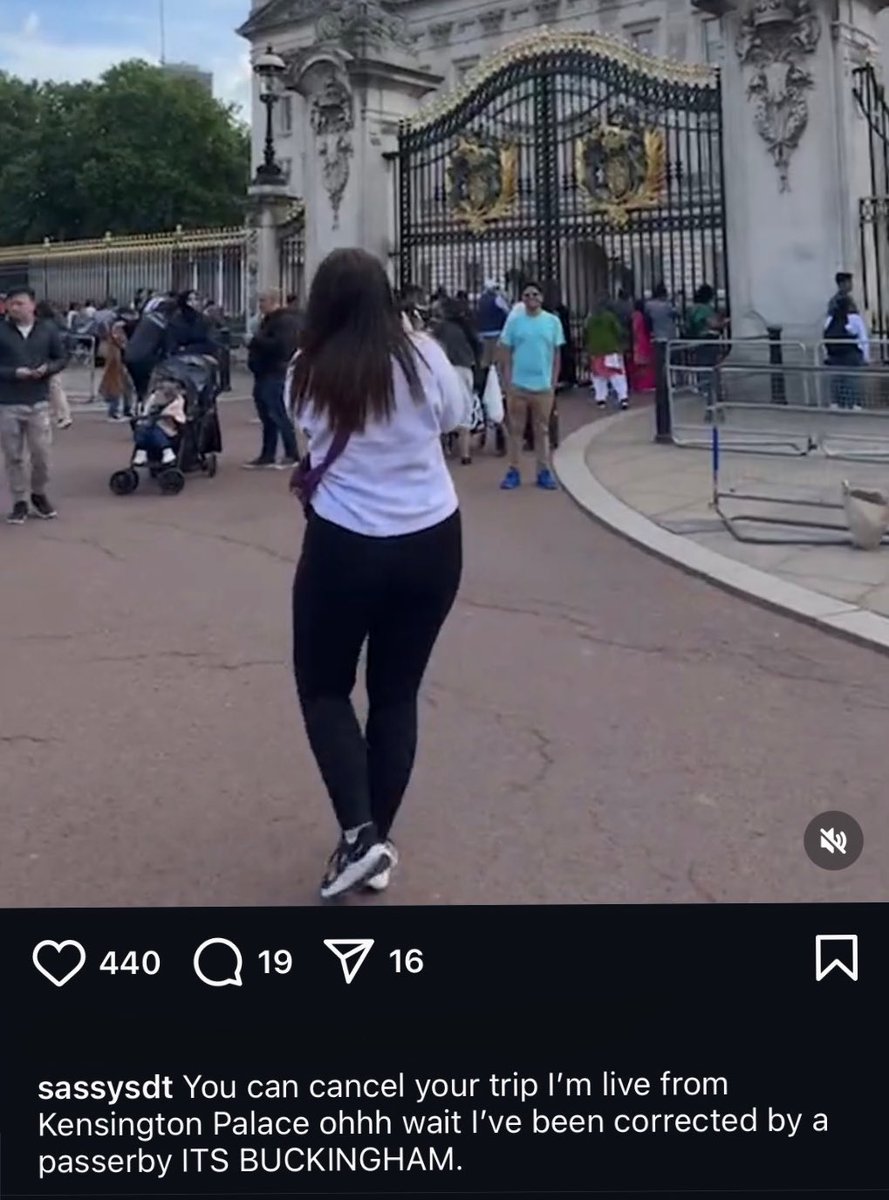 jessicalesko's tweet image. obsessed with sandra sightseeing and not knowing the correct names of where she is lmao
