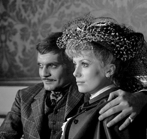 Omar Sharif, Catherine Deneuve “MAYERLING” (1968) dir. Terence Young

🎬 Warner-Pathé 
🎞 Metro-Goldwyn-Mayer