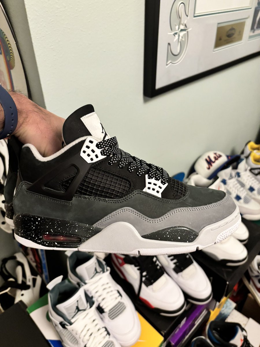 As I said in my last post I’m getting rid of some 4’s 
Military blue size 10 (gently used )160$ shipped 
Red cement size 9.5 (gently used) 160$ shipped 
Oxidized green size 10 (gently used) 140$ shipped
Fear size 10(gently used)
140$ shipped… Dm for more pics and questions(more)