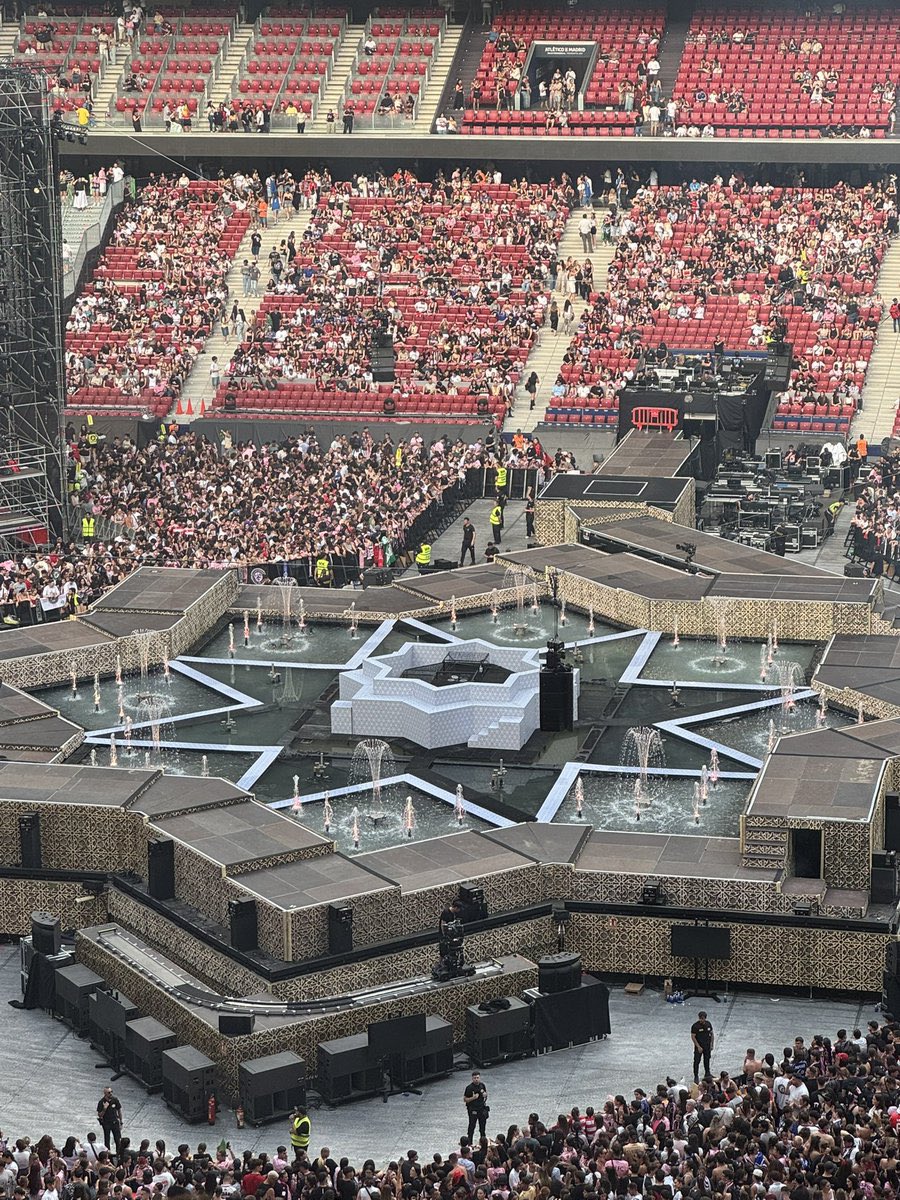 Es dificil montar algo mas granaino que lo que se ha visto hoy en Madrid con Dellafuente. Espectacular escenario.