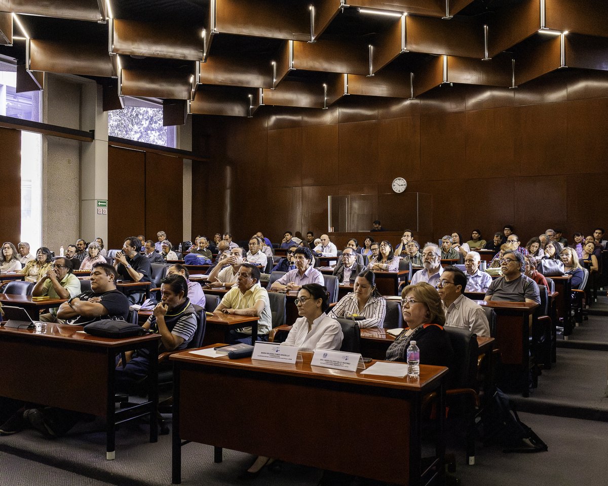 enp_unam's tweet photo. #Notiprepas 🧑‍🏫🔭
Se llevó a cabo el Segundo Curso de Actualización Docente en el @icnunam, con charlas y talleres enfocados en la física, en el cual participaron 67 profesores de la #ENPUNAM. https://t.co/rEINJCjrJ4