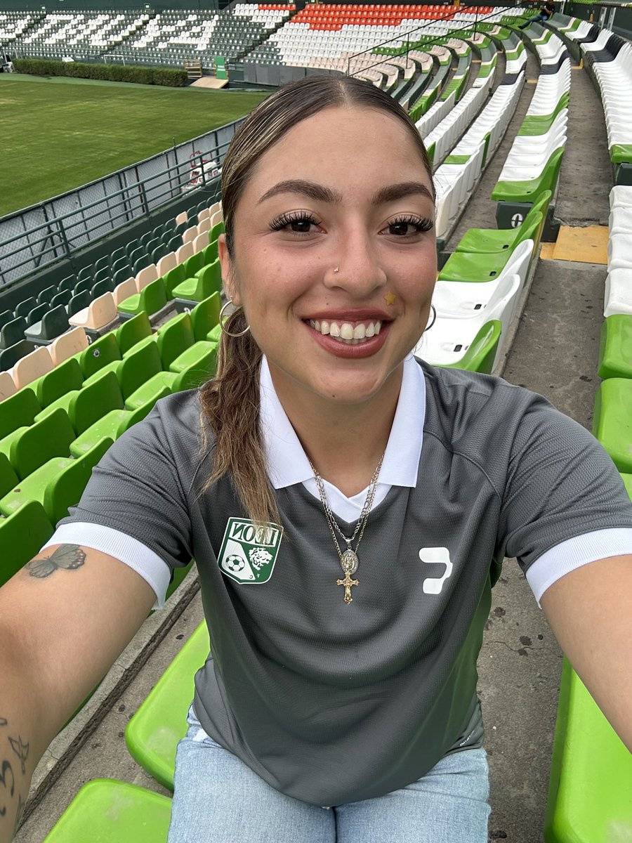 r23a32's tweet photo. nuevos colores, misma pasión 🦁🤝🏼⚽️ @clubleonfemenil https://t.co/kUYLGMk2ub