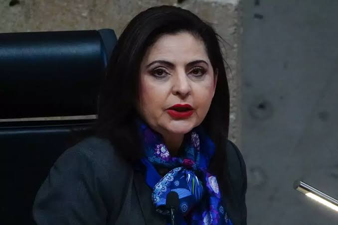 Ésta pinche vende patrias es MÓNICA SOTO, presidenta del <a href="/TEPJF_informa/">TEPJF</a>.

Tiene nexos con AMLO, a quién le revocó sentencias en 36 ocasiones, su papá es asesor de la plagiaria Yasmín Esquivel y apoya a la 4T para censurar a quiénes estén en contra de ellos.

Que chingue su madre.