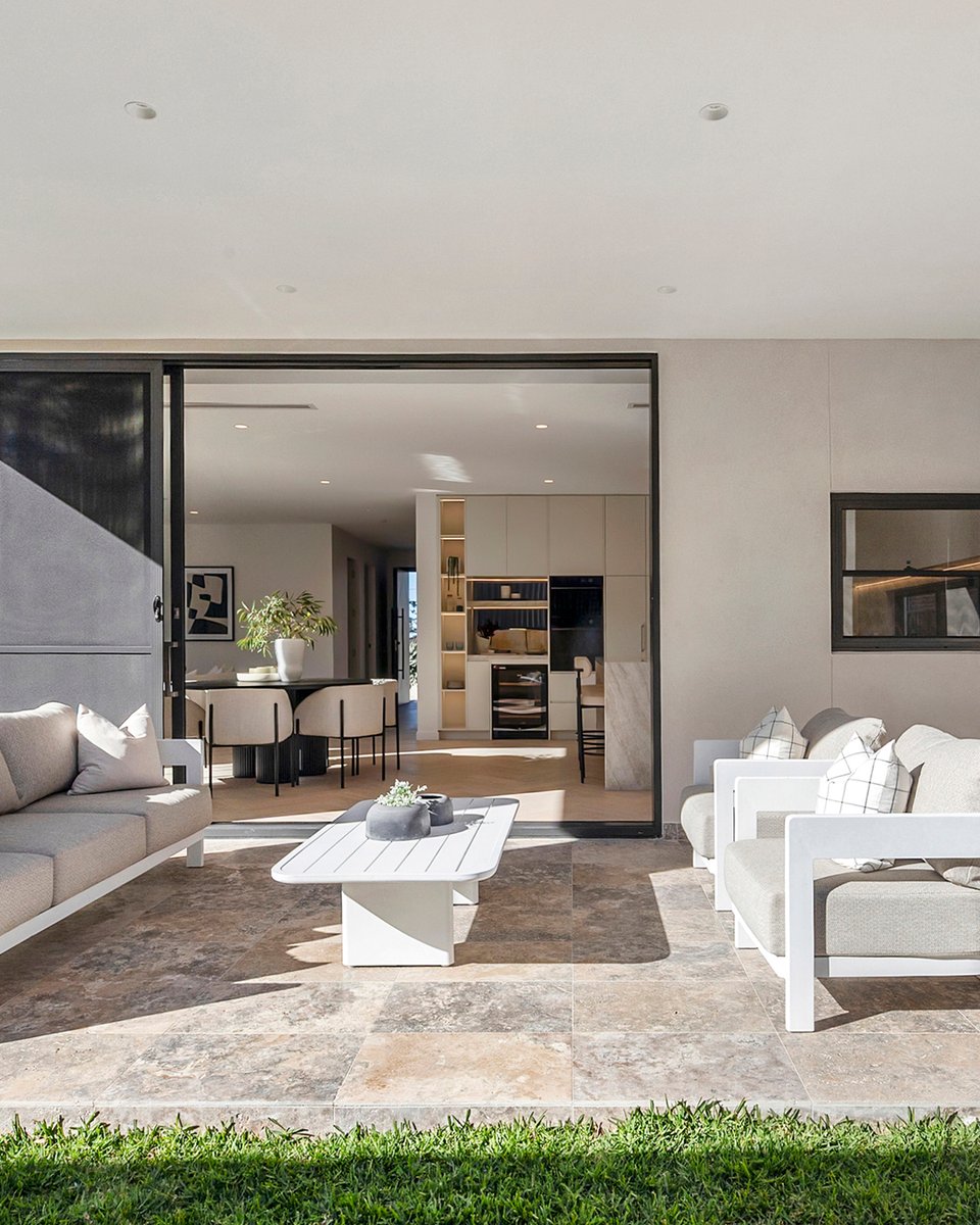 locationre's tweet photo. 29 Cecil St, Caringbah South - A bold design, premium finishes and an extraordinary level of space combine in this brand new freestanding home, positioned in a tightly held Caringbah South enclave. 

Open to view today at 1:00pm.

More info: https://t.co/VIHNXS1gcM https://t.co/xrYOnyh0DQ