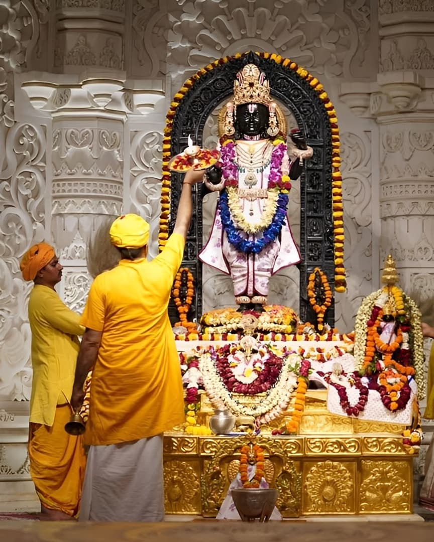 ShriAyodhya_'s tweet photo. राम नाम की गूंज से, बनेंगे बिगड़े काम।
राम को सबकुछ सौंप के, बोलें “जय श्री राम”।। https://t.co/lYwe55Nefo